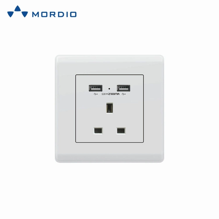 13 a Fast Charging Power Square White Wall Socket with Two USB Charging Ports 2.1 a 5V